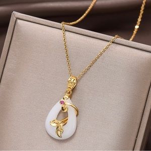 LUCKY JADE NECKLACE (WHITE & GREEN)